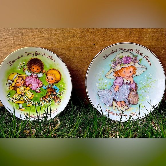 1981 & 1983 Avon Mother’s Day Plates - Picture 1 of 5